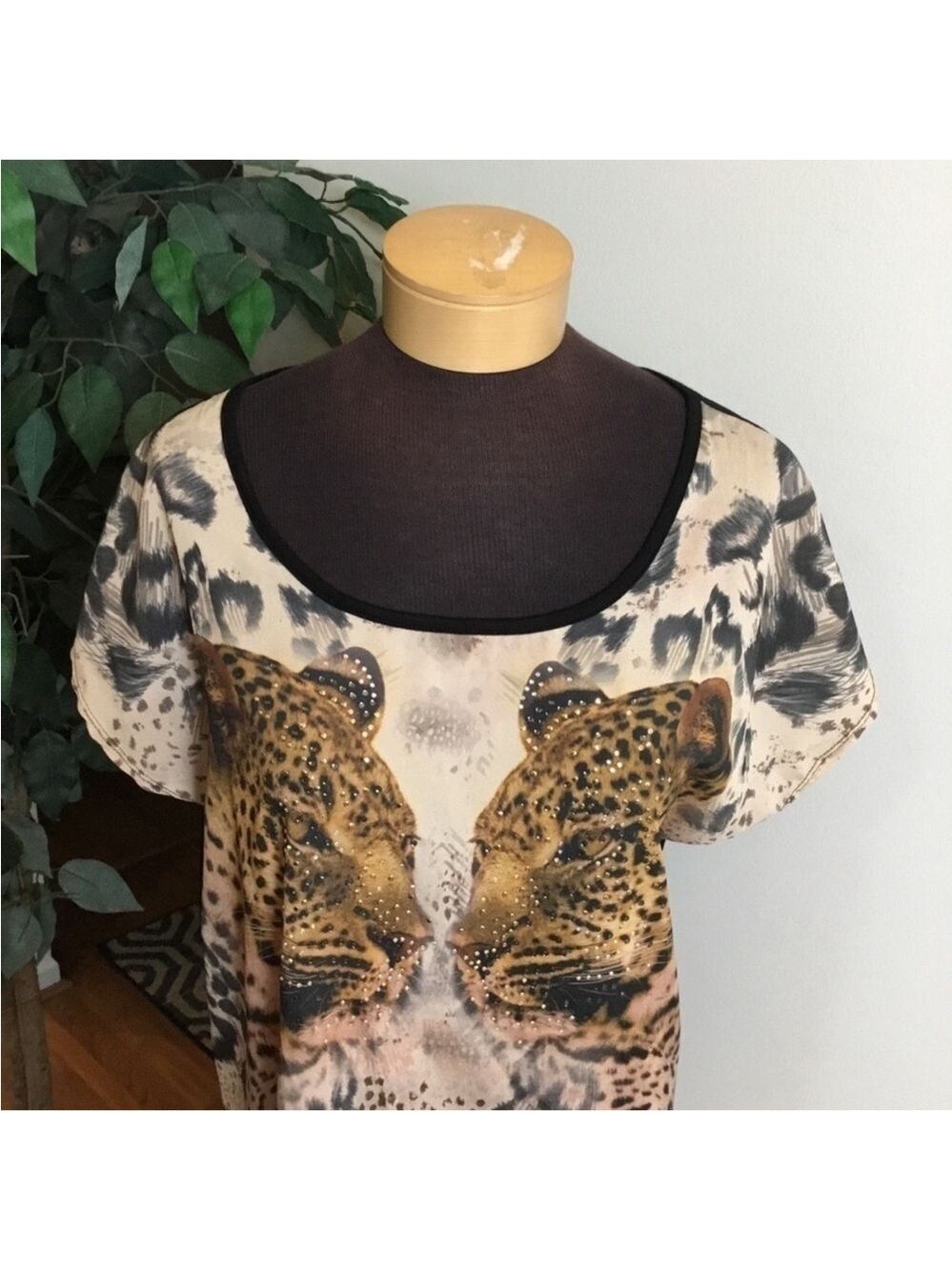 Deb hi Lo embellished hi Lo scoop neck blouse Woman’s 3X lightweight - Picture 12 of 15